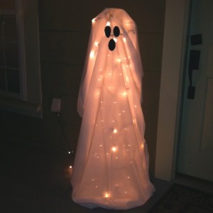 Halloween - Ghost made from tomato gage